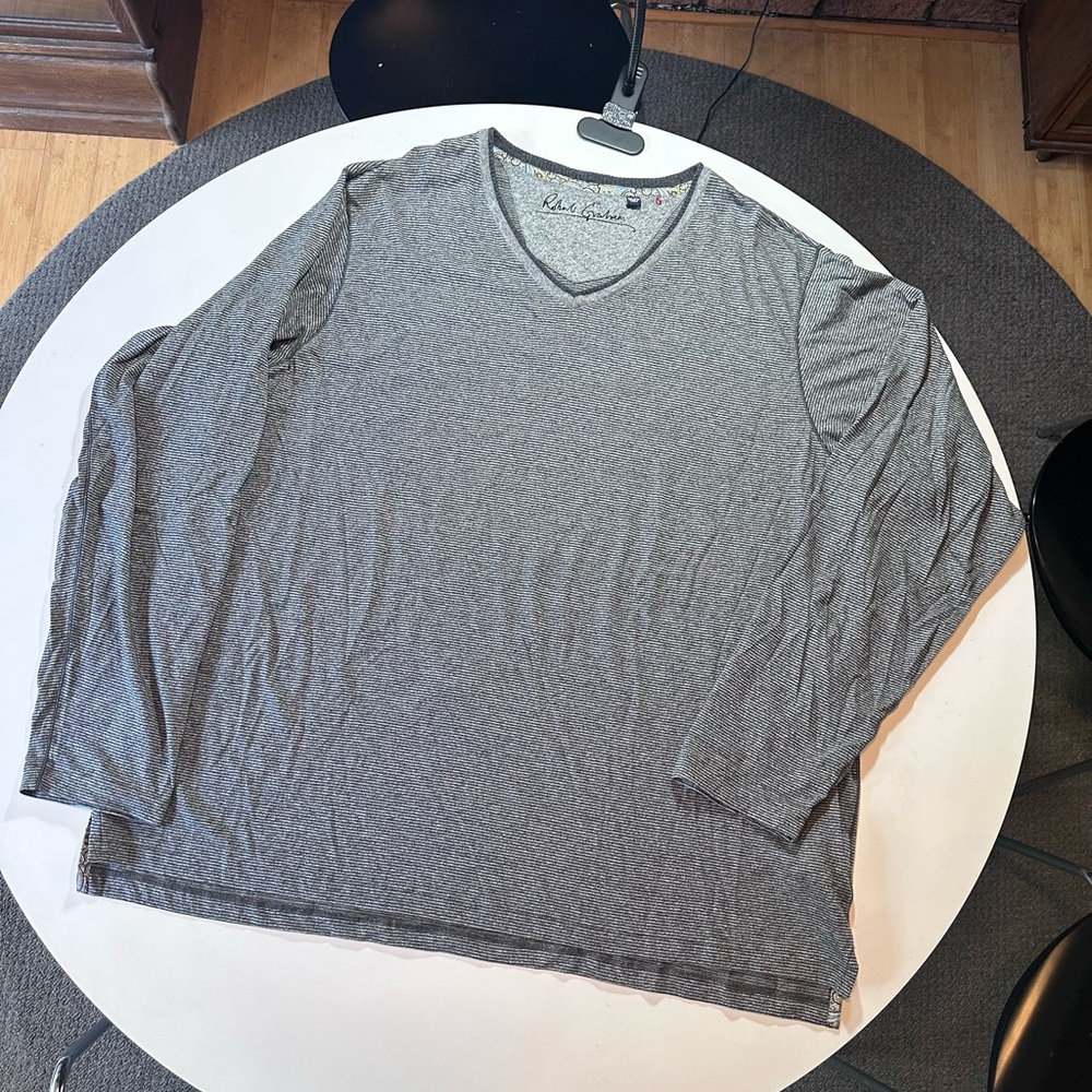 Robert Graham Men's V-Neck Long Sleeve Striped Gray Tee